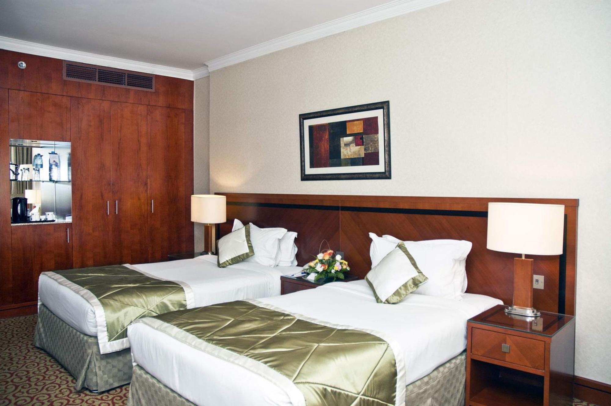 Ramee Royal Hotel Dubai Bagian luar foto
