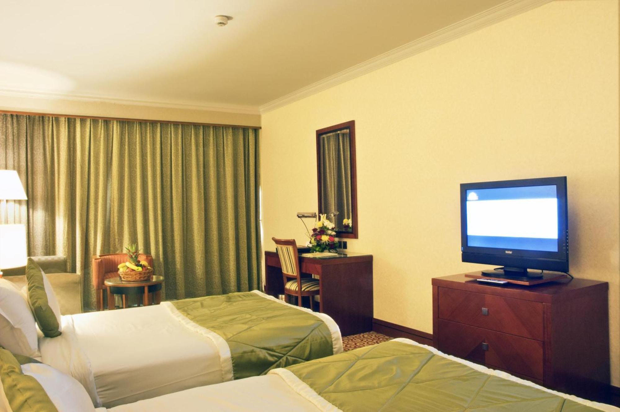 Ramee Royal Hotel Dubai Bagian luar foto